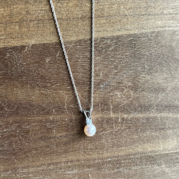 Vantel Pearls 3 Necklaces ans 1 extra charm - Picture 1 of 9